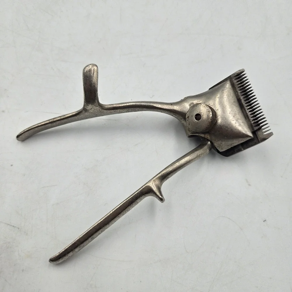Vintage PAL Hand Hair Clippers Manual Barber Tool Antique Grooming Collectible